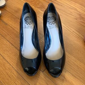 Vince Camuto GUC black patent leather peep toe heels Size 5.5